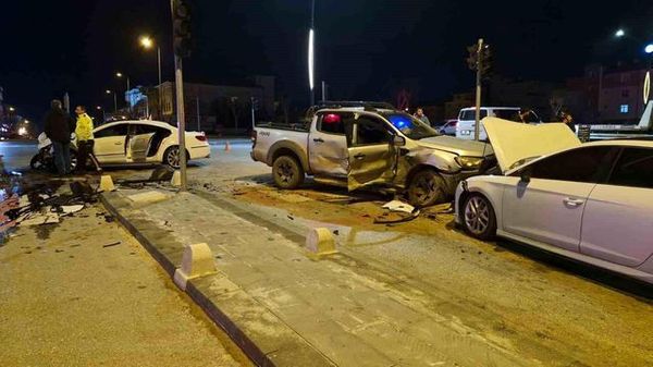 Karaman'da Trafik Kazası: 6 Yaralı, Kalp Rahatsızlığı Olan Baba Hastaneye Kaldırıldı