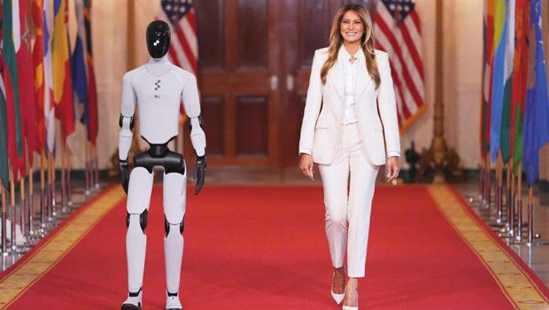 İnsansı Robot, Melania Trump Zirvesinde 11 Dilde Konukları Karşıladı