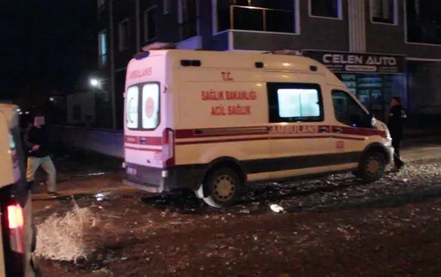 Aksaray'da Bıçaklı Saldırıda Genç, Annesinin Erkek Arkadaşını Yaraladı