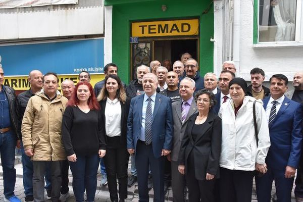 Ümit Özdağ Konya'da Ziyaretlerini Sürdürdü ve Tarım Fuarında Çiftçilerle Buluştu