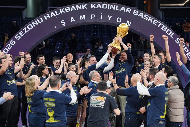 Fenerbahçe Opet, Halkbank Kadınlar Basketbol Ligi Şampiyonluğunu Kutladı