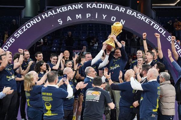 Fenerbahçe Opet, Halkbank Kadınlar Basketbol Ligi Şampiyonluğunu Kutladı