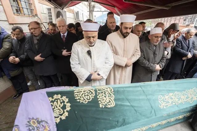 Fatih'teki Patlamada Hayatını Kaybeden Semra Urunca Son Yolculuğuna Uğurlandı