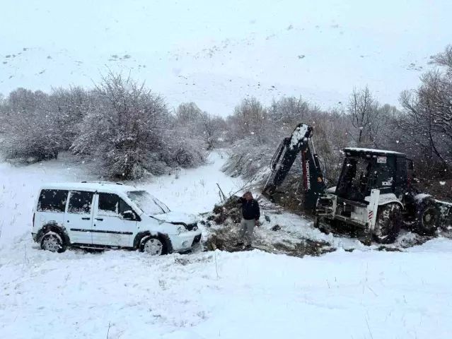 Hakkari'de Yoğun Kar Nedeniyle Meydana Gelen Kazada 2 Kişi Yaralandı