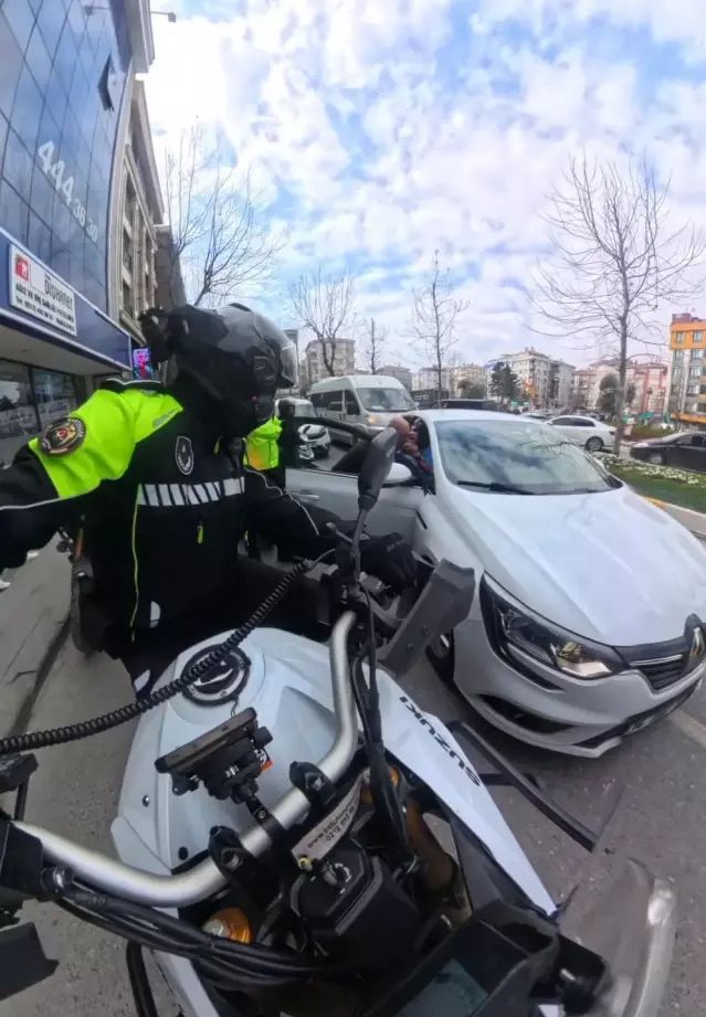 Bahçelievler'de Motosikletli Zabıta, Yaralı Bebeği Hastaneye Ulaştırdı