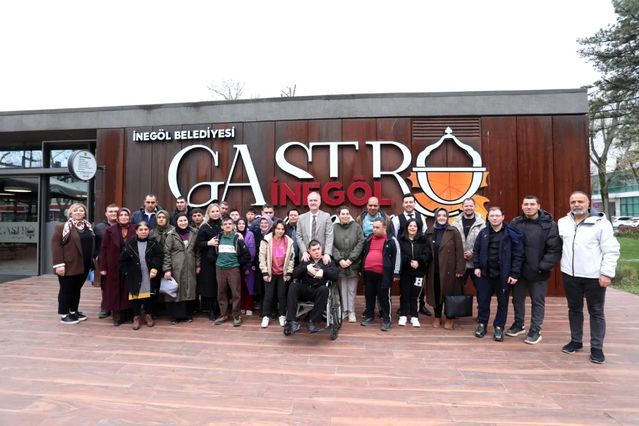 Başkan Alper Taban, Engelsiz Yaşam Merkezi Öğrencileriyle Kahvaltıda Bir Araya Geldi