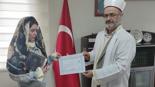 Rus Vatandaşı Victoria Ketova Müslüman Oldu ve İsmini Amine Olarak Değiştirdi