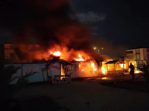 Erzincan'da Şantiyede Kalan İşçilerin Konteynerlerinde Yangın Çıktı