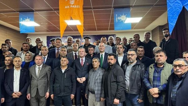 Hakkari'de Gelecek Partisi'nden 400'e Yakın İsim AK Parti'ye Geçti