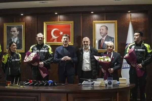 Bahçelievler Zabıtası 3 Aylık Bebeği Motosikletle Hastaneye Hızla Ulaştırdı