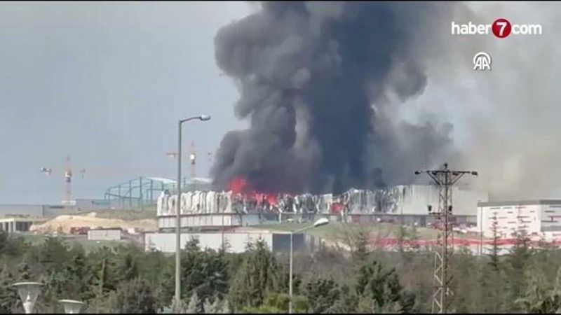 Ankara Yenimahalle’de Mobilya Deposunda Büyük Yangın: Çevre İlçelerden Destek Ekipler Sevk Edildi