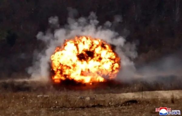 Kuzey Kore Lideri Kim Jong-Un Denetiminde Taktik Tatbikat Gerçekleşti