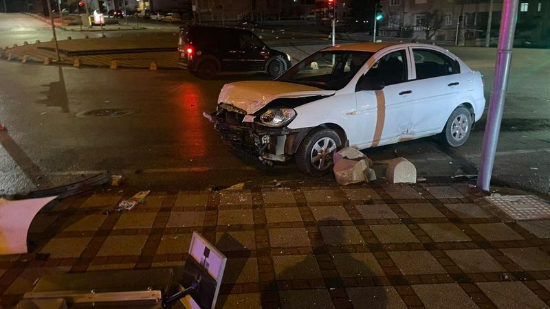 Osmangazi'de Takla Atan Araçtan Burnu Bile Kanamadan Kurtuldu