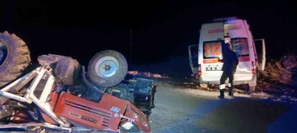 Oltu'da Ambulans ile Traktörün Çarpıştığı Kazada 4 Kişi Yaralandı