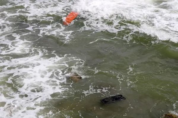 Alanya'da Fırtınada Motor Arızası Yapan Balıkçı Teknesi Alabora Oldu