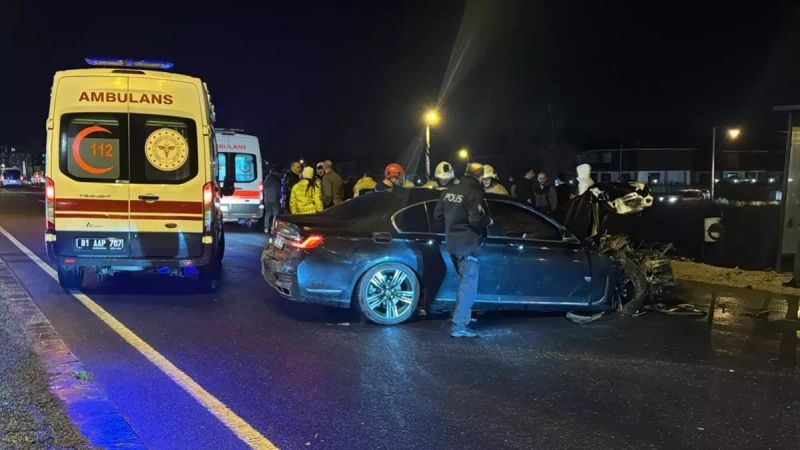 Düzce’de Özel Halk Midibüsü ile Otomobil Çarpıştı: 5 Yaralı