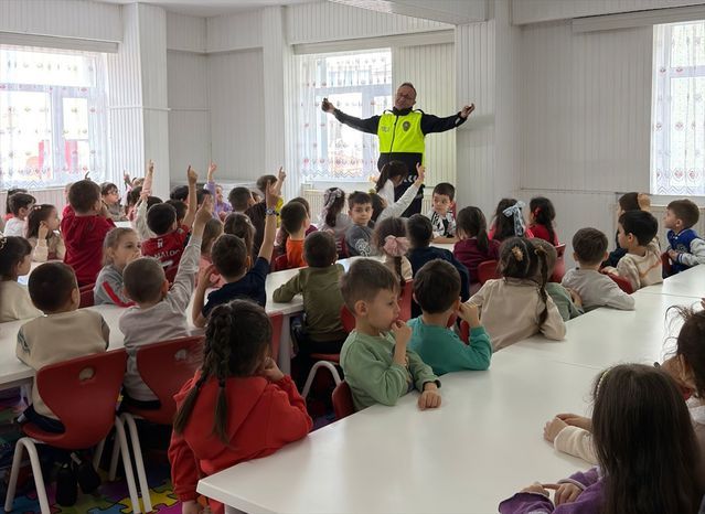 Bafra'da Miniklere Uygulamalı Trafik Eğitimi Verildi