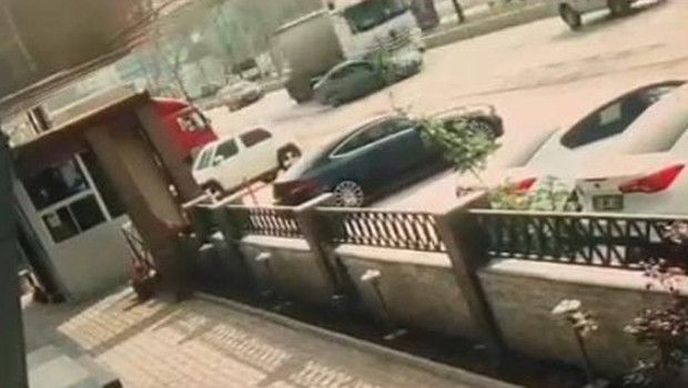 Bursa Kestel'de TIR Otomobili Metrelerce Sürükledi, Facia Önledi