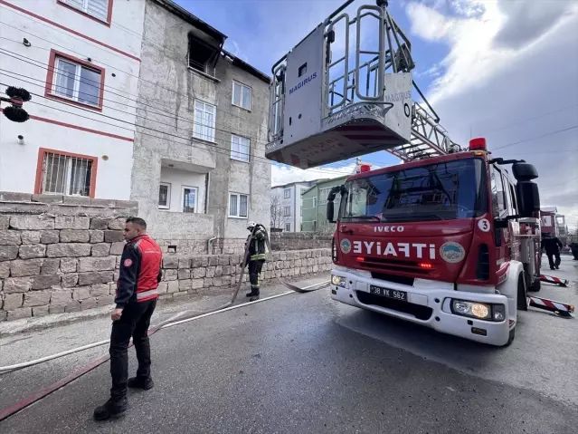 Kayseri Melikgazi'de Apartman Yangını Kontrol Altına Alındı