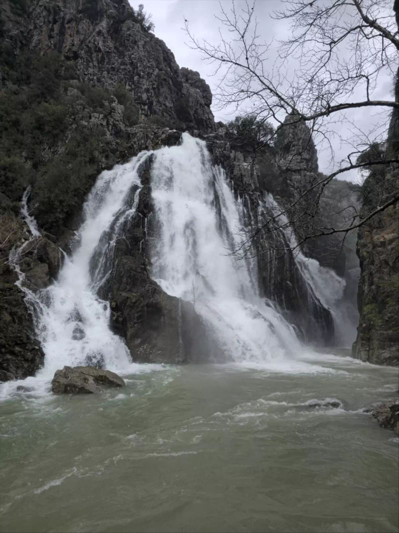 Antalya'daki Uçansu Şelalesi Yağışlarla Daha Gür Akıyor