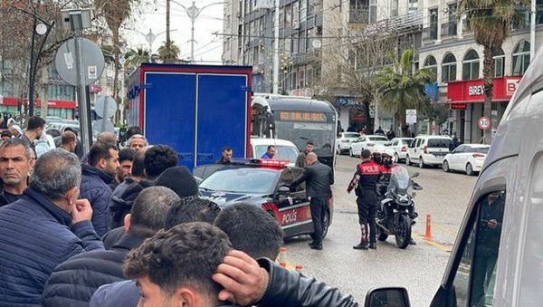 Şanlıurfa'da Tıbbi Maske Takarak Kardeşine Kurşun Yağdırdı, Çevredekiler Yakalandı