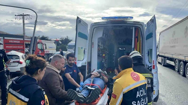 Tekirdağ'da Kırmızı Işık İhlali Yapan Tırın Otomobille Çarpışma Anı Kamerada