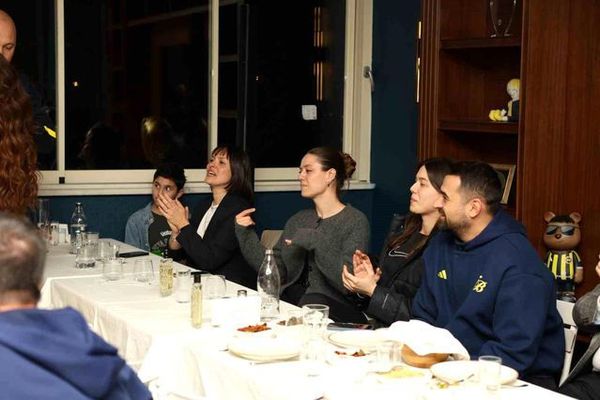 Fenerbahçe Opet Şampiyonluk Kutlamasında Beyoğlu'nda Bir Araya Geldi