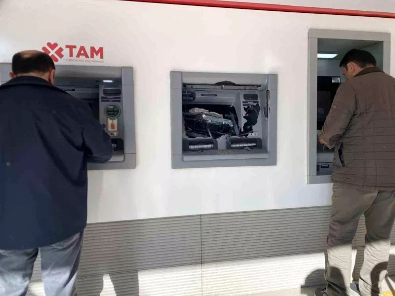 Kastamonu'da Teknik Arıza Nedeniyle ATM Balyozla Tahrip Edildi