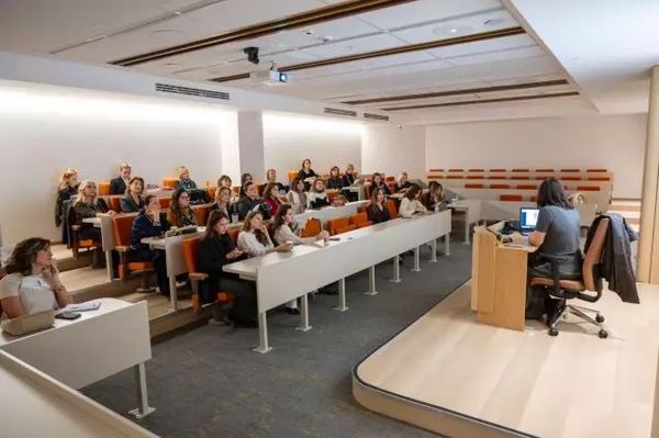 Bahçeşehir Üniversitesi ve EPOS 7 İş Birliğiyle Sanat ve Tarih Sertifika Programı Mezunları Sertifikalarını Aldı