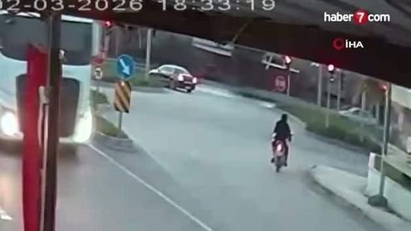 İskenderun'da Kırmızı Işık İhlali Motosikletle Otomobilin Çarpışmasına Neden Oldu