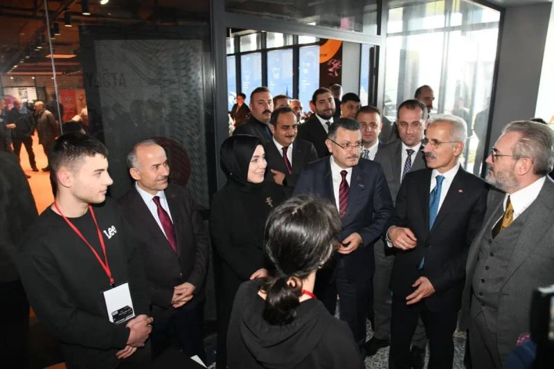Bakan Uraloğlu, Trabzon'da Bilim Merkezi ve Yangın Mağduru Fabrikayı Ziyaret Etti