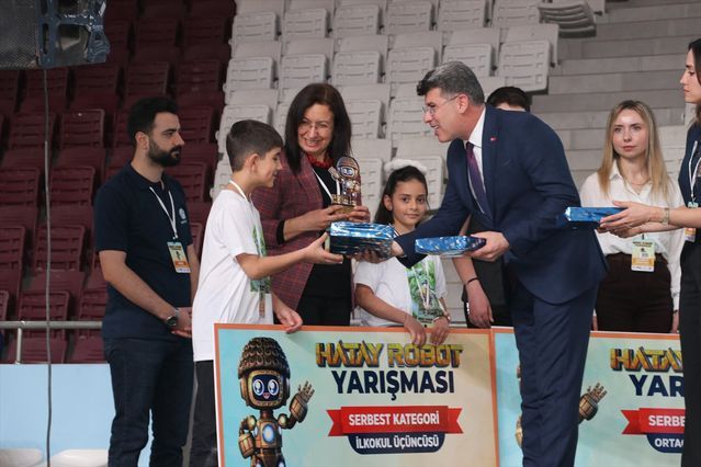 Hatay'da 2. Robot Yarışması Ödülleri Sahiplerini Buldu