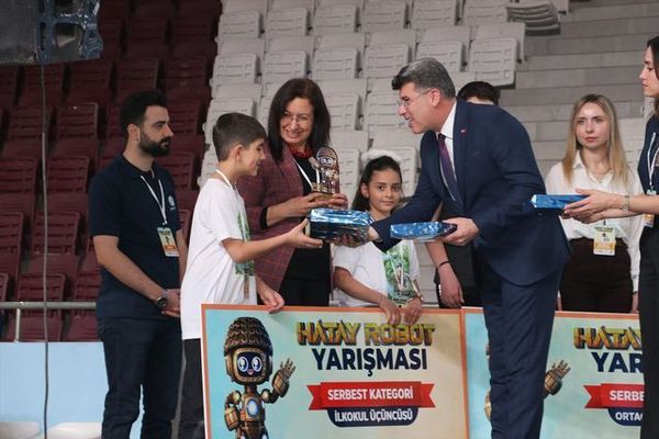 Hatay'da 2. Robot Yarışması Ödülleri Sahiplerini Buldu