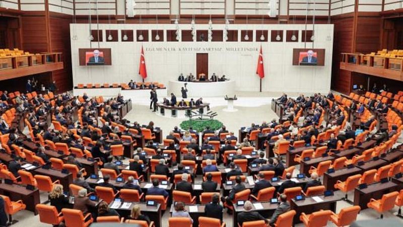 Doğum İzni 24 Haftaya Çıkıyor, Sosyal Medyada 15 Yaş Sınırı Geliyor