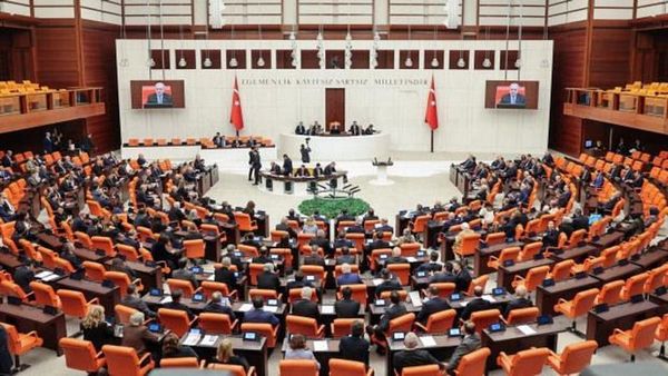 Doğum İzni 24 Haftaya Çıkıyor, Sosyal Medyada 15 Yaş Sınırı Geliyor