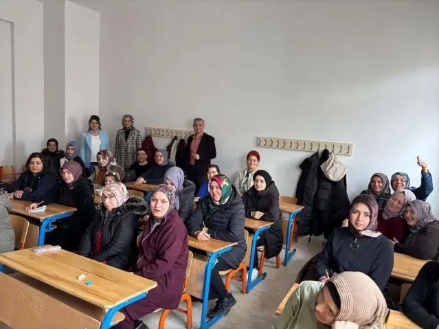 Sivas'ta Anneler Okuyor Projesi Yoğun İlgiyle Devam Ediyor