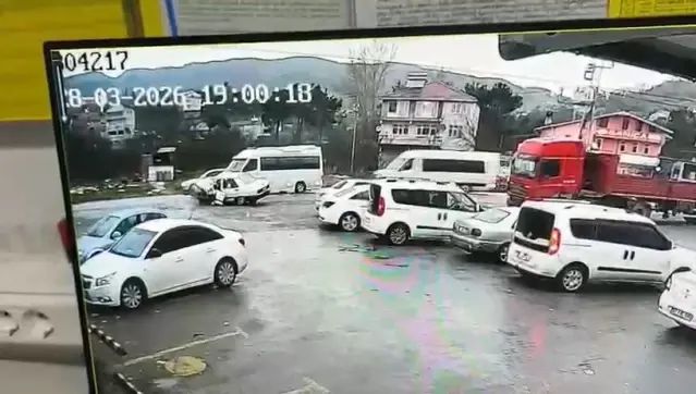 Ereğli'de İşçi Servisi ile Otomobil Çarpıştı: 7 Kişi Yaralandı