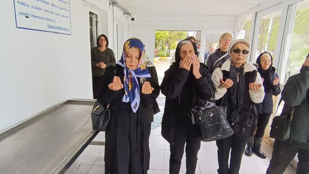 Mehmet Ali Erbil'in Annesi Yurdagül Eken İzmir'de Defnedildi