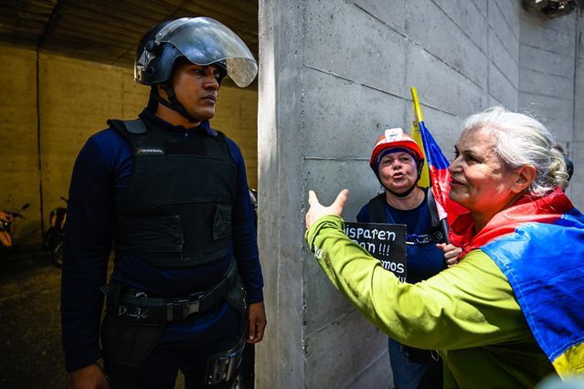 Venezuela'da Maaş Artışı Talebiyle Hükümet Protesto Edildi