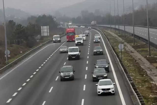 Ramazan Bayramı'nda Anadolu Otoyolu Bolu ve Düzce Kesimlerinde Trafik Canlanıyor