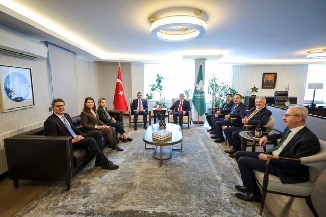 Özgür Özel'den Siyasi Ahlak Yasası ve Ara Seçim Açıklamaları