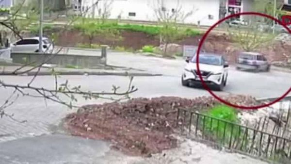 Şanlıurfa'da El Freni Çekilmeyen Araç Dereye Yuvarlandı