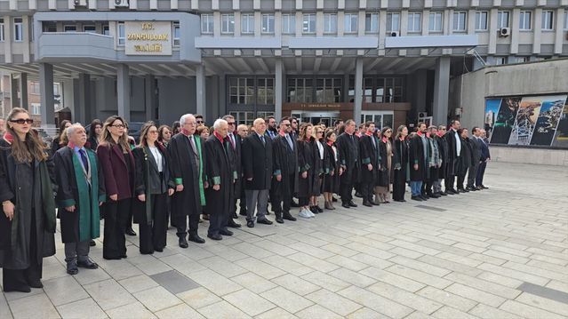 Zonguldak'ta 5 Nisan Avukatlar Günü Çelenk Töreni Düzenlendi