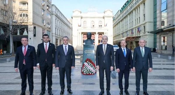 TBMM Başkanı Kurtulmuş, Bükreş'te Atatürk Anıtı'nı Ziyaret Etti