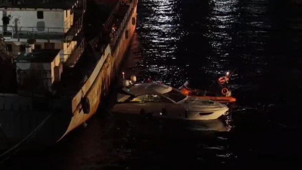 Üsküdar'da Tekne Kontrolden Çıkıp Gemiyi Vurdu: 5 Kişi Kurtarıldı