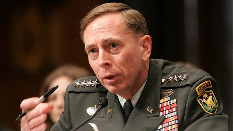 Eski CIA Başkanı Petraeus: Avrupa'nın İran'a Karşı Operasyona Katılımı Mümkün