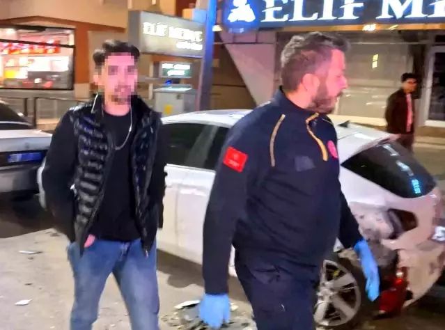 Aksaray'da Alkollü Sürücü 4 Araca Çarparak Kaza Yaptı