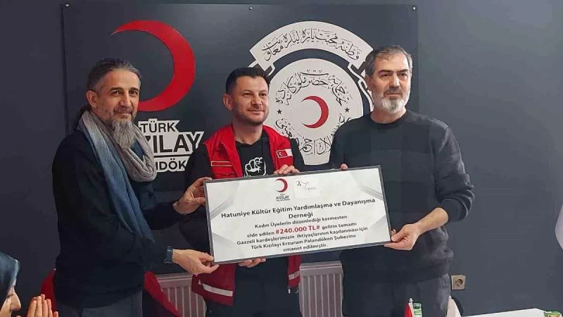 Erzurumlu Kadınlar Hayır Çarşısı Gelirini Gazze İçin Kızılay'a Bağışladı