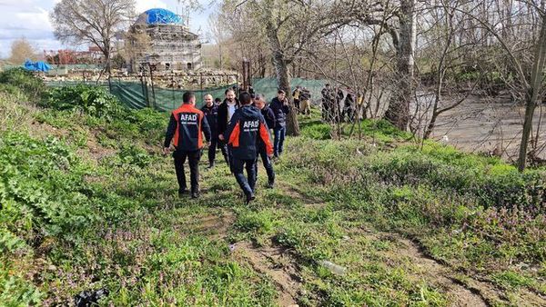 Edirne'de Dengesini Kaybedip Tunca Nehri'ne Düşen Adam Kurtarıldı