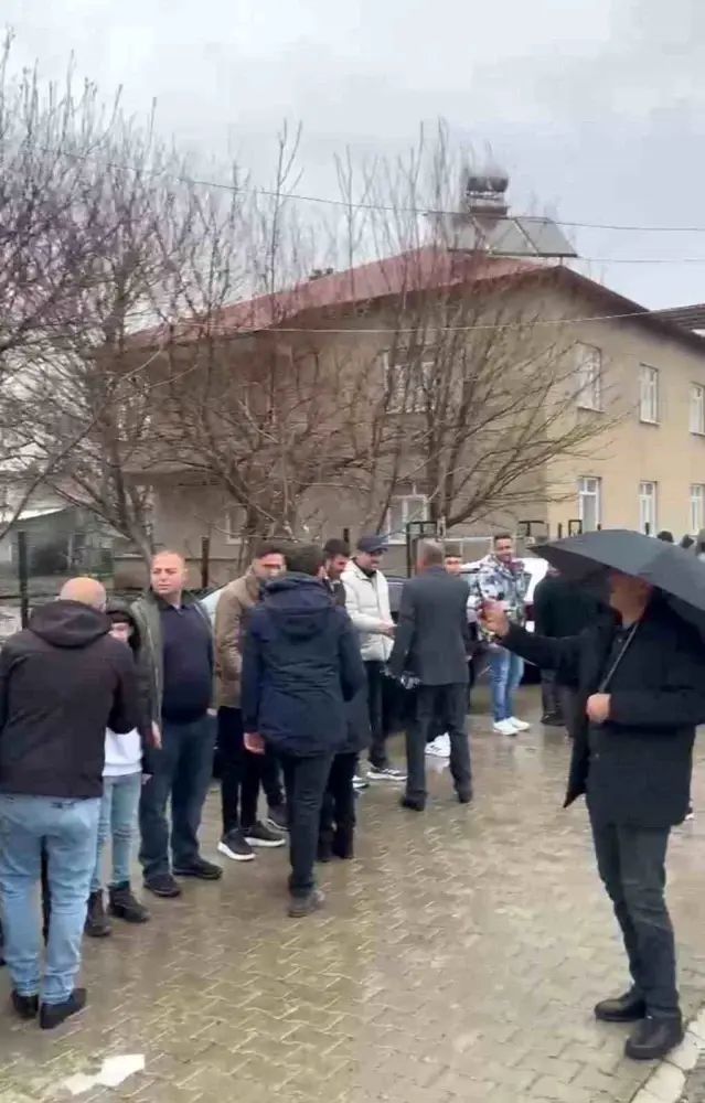 Kovancılar'da Yüzyıllık Bayramlaşma Geleneği Devam Ediyor